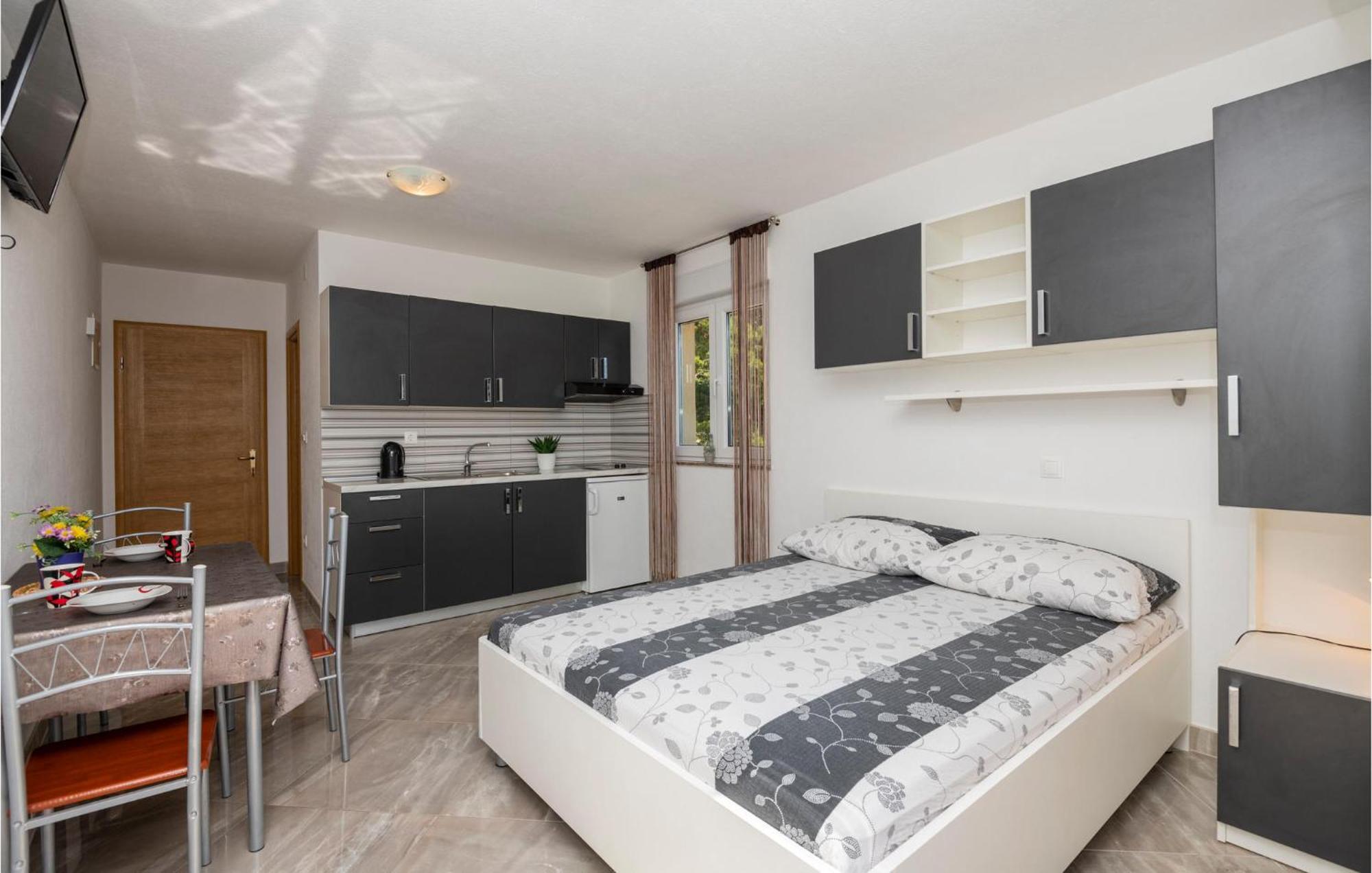 Stunning Apartment In Krvavica With Kitchen ภายนอก รูปภาพ