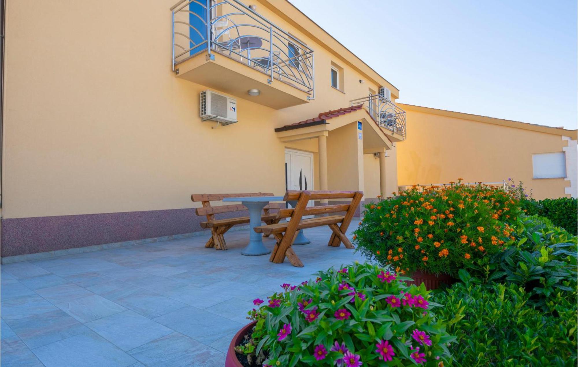Stunning Apartment In Krvavica With Kitchen ภายนอก รูปภาพ