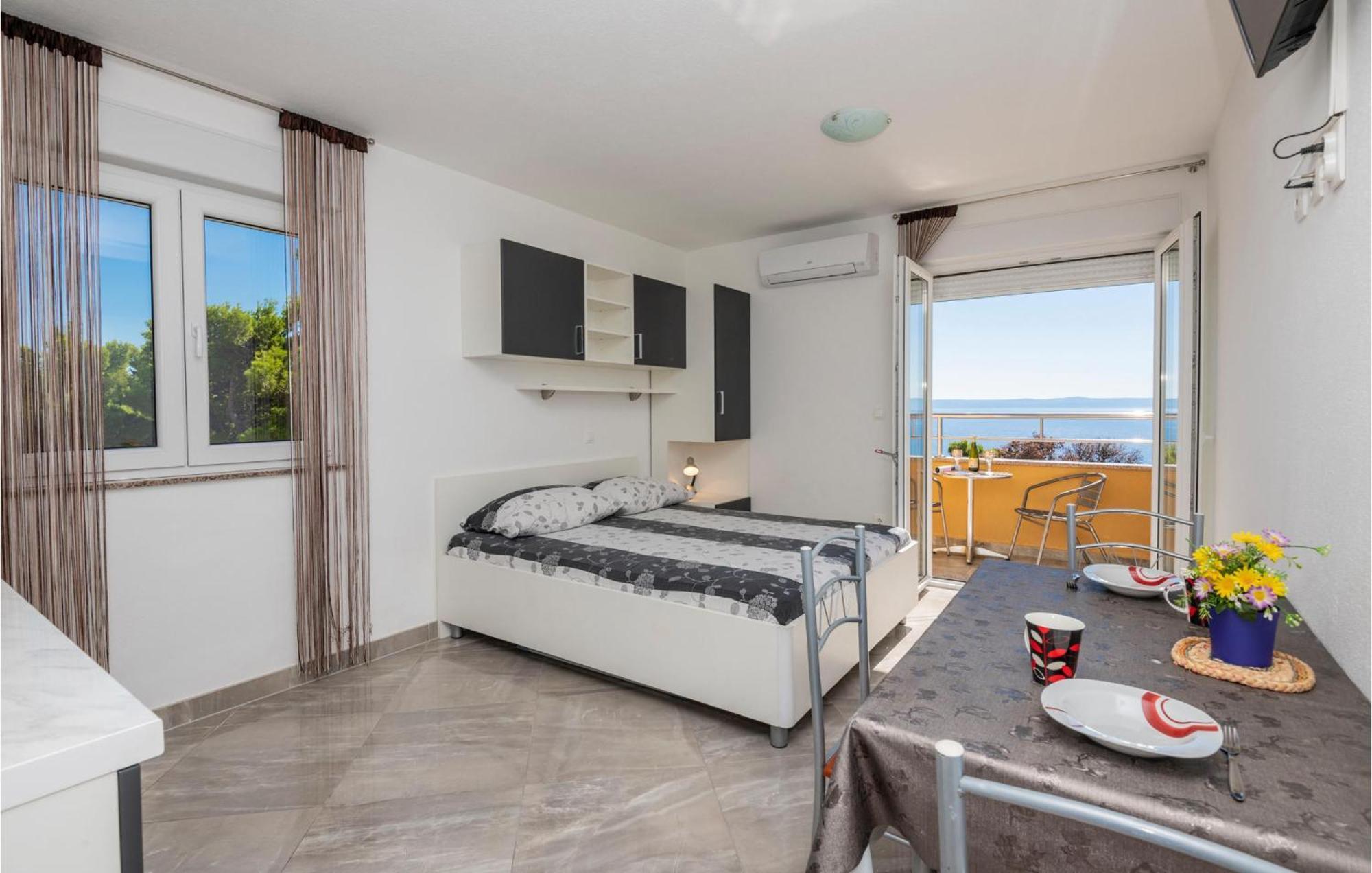 Stunning Apartment In Krvavica With Kitchen ภายนอก รูปภาพ